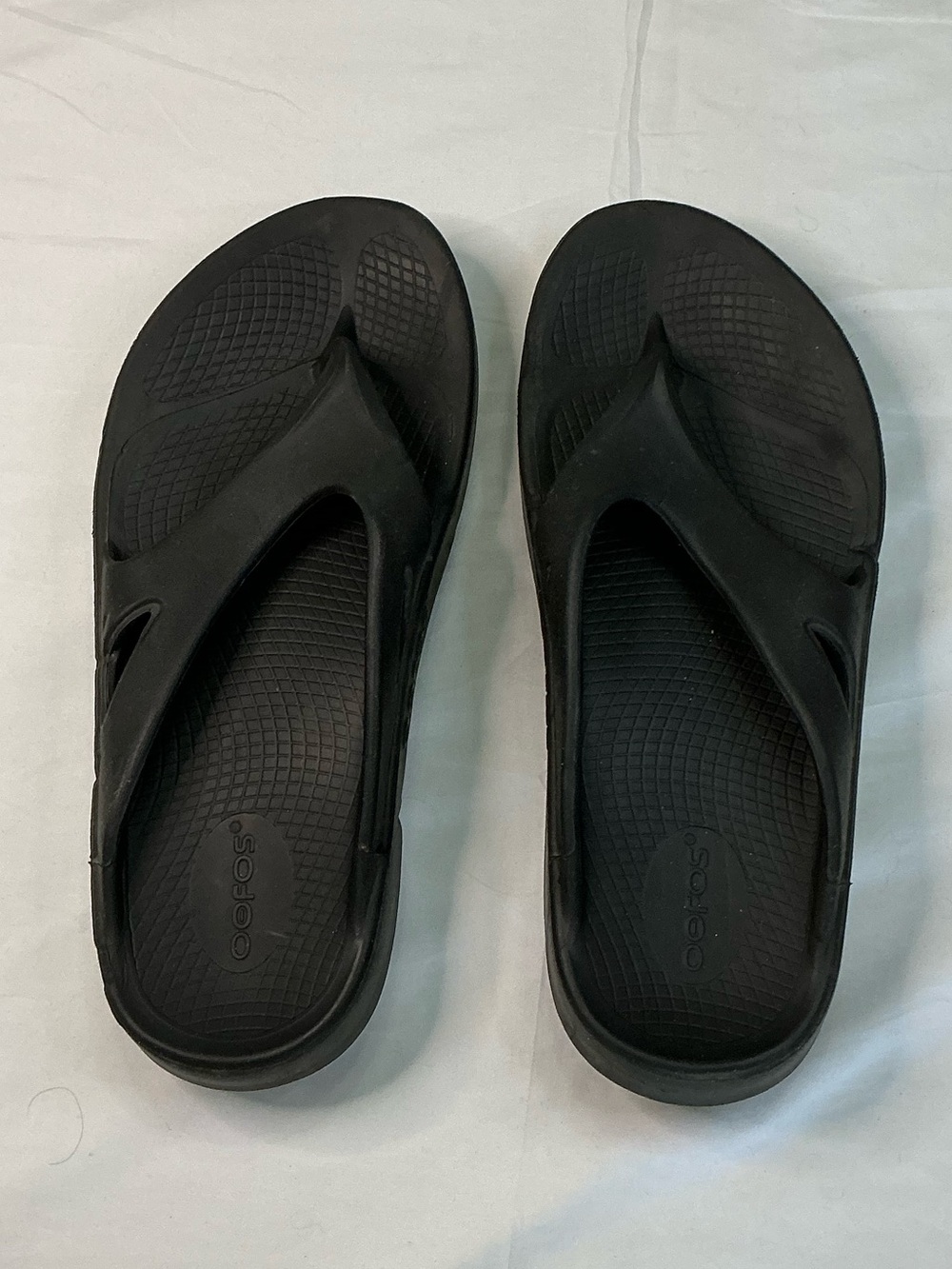 OOFOS Black Men's Thong Recovery Sandals
